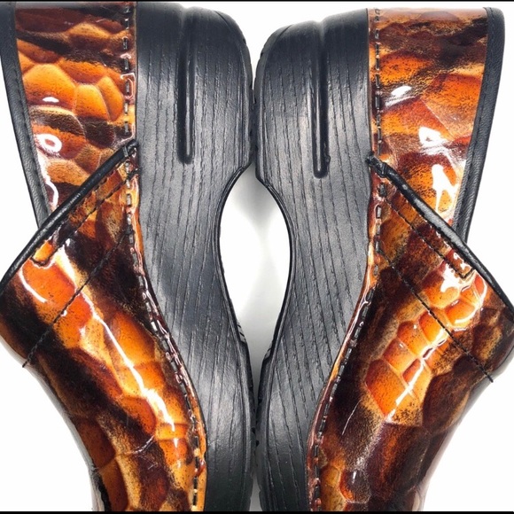 Dansko professional clogs in tortoiseshell - Picture 3 of 8